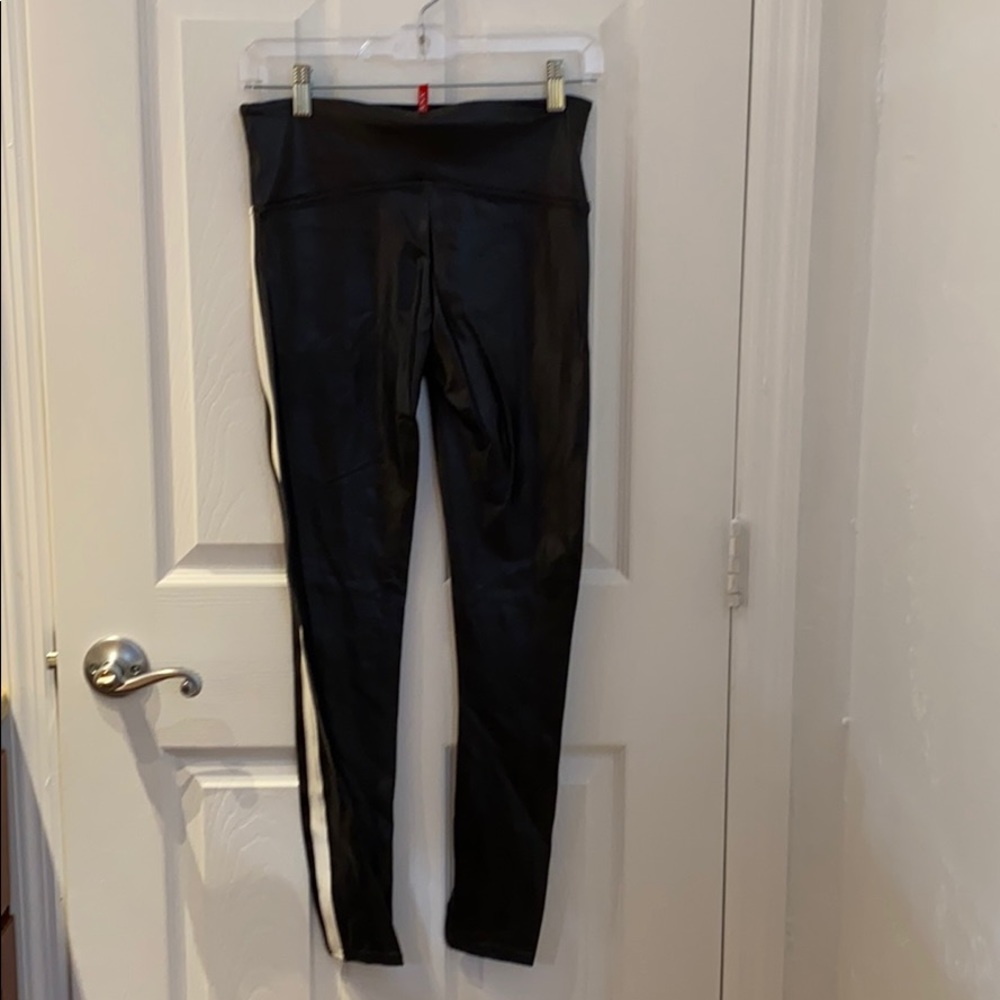 xxSOLDxx.Spanx Leather Side Stripe Leggings Sz:Med - Picture 3 of 5